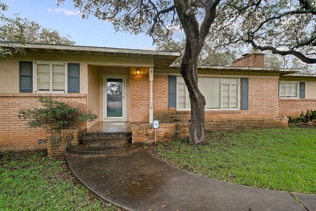 Building Photo - 2BED, 2BATH HOLLYWOOD PARK