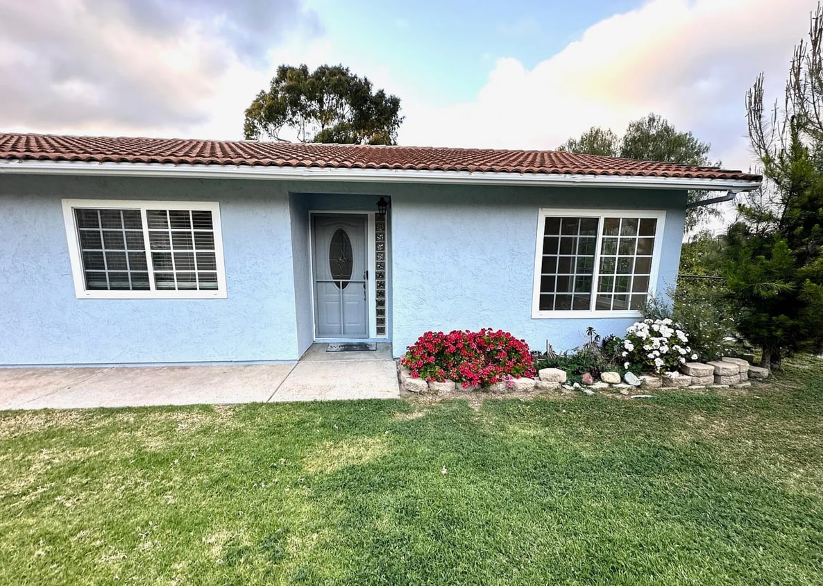 Primary Photo - 2723 Moundview Pl