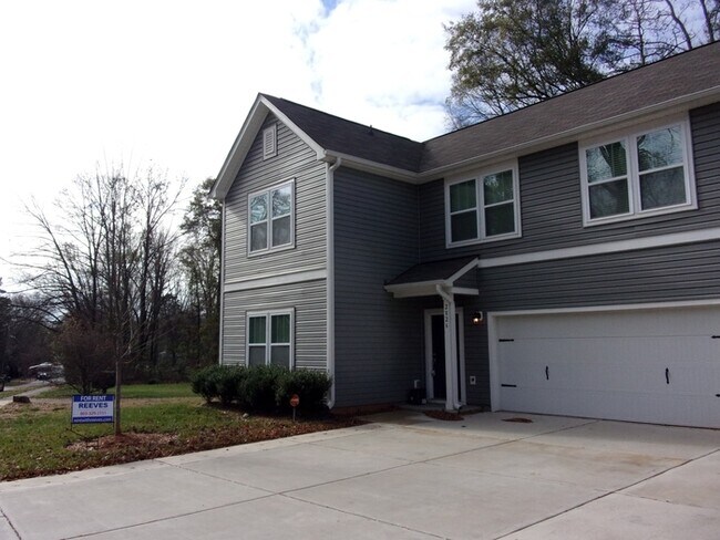 Foto del edificio - 2826 Capitol Dr