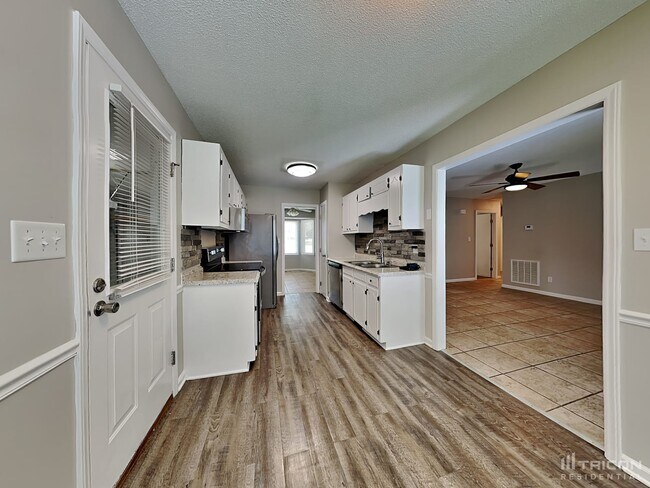 Foto del edificio - 3336 Castlegate Dr
