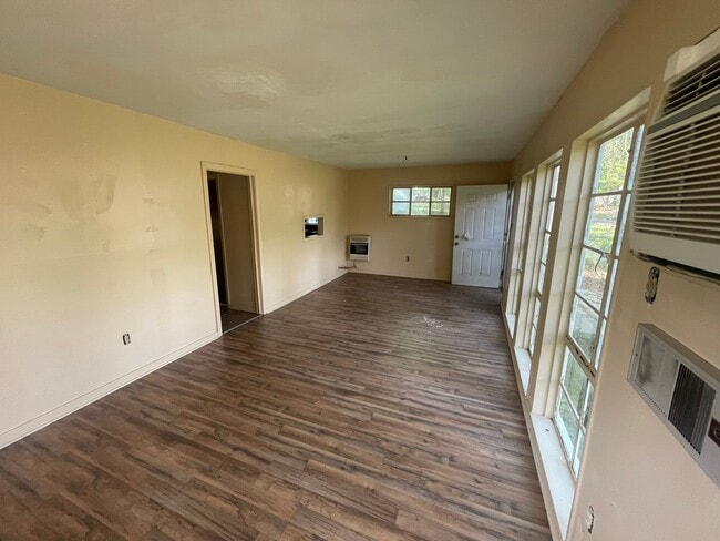 Building Photo - 723 Glenmont Dr