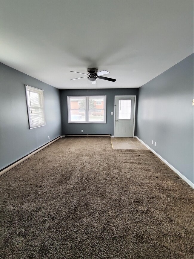 Building Photo - 435 E Ann St