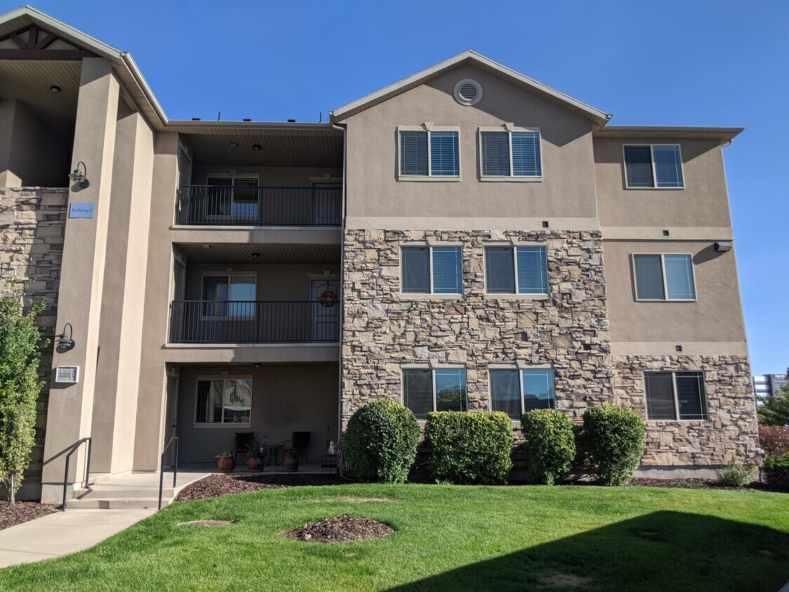 Foto principal - 6973 Village River Ln