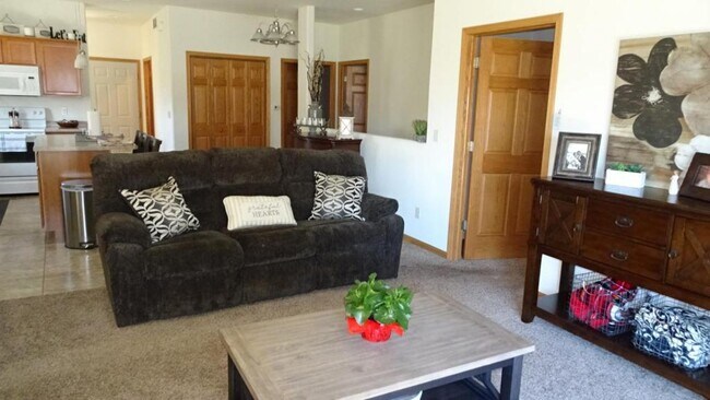 Foto del edificio - 611 S Cherry Ln