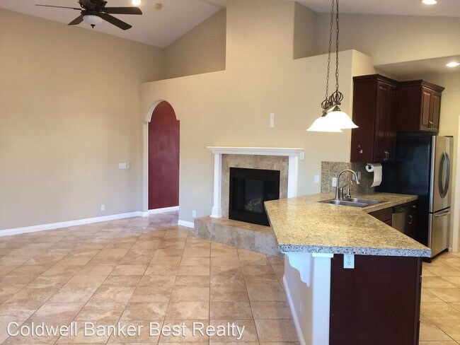 Foto del edificio - 3 br, 2 bath House - 920 W Coronado Ave