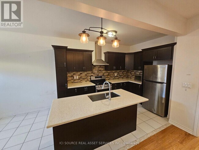 Photo du bâtiment - 128 Bridlewood Blvd