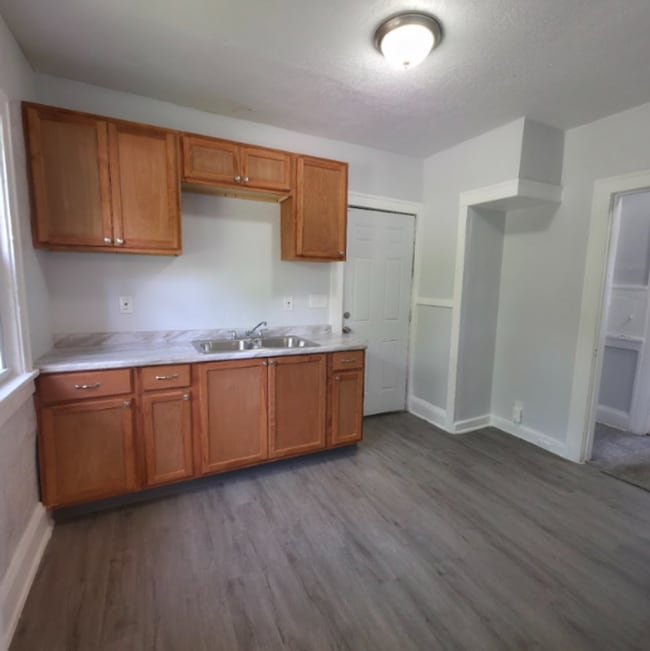 Building Photo - 3625 E 153rd St