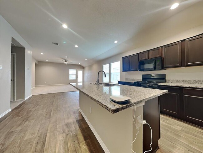 Building Photo - 221 Dylan Dr