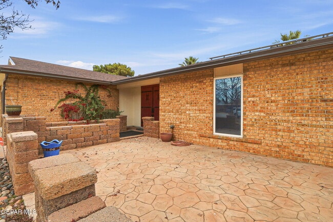 Foto del edificio - 1732 Russ Randall St