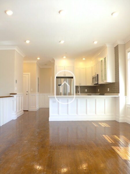 Building Photo - 70 Athol St