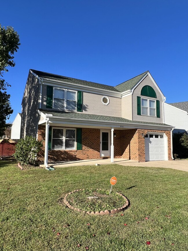 Foto del edificio - 3701 Castlewood Dr