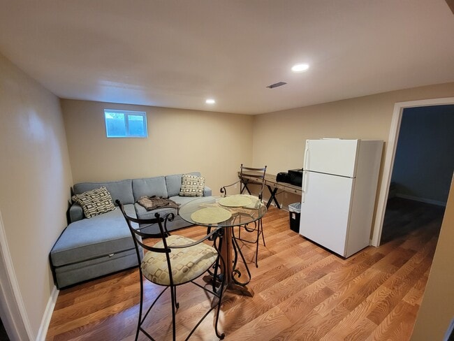 Building Photo - 2203 Beech Ct