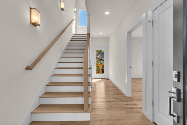 Foto del edificio - Amazing New Construction North Nashville!