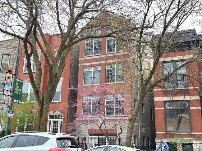 Building Photo - 643 W Belmont Ave