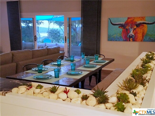 Building Photo - 2055 Island View