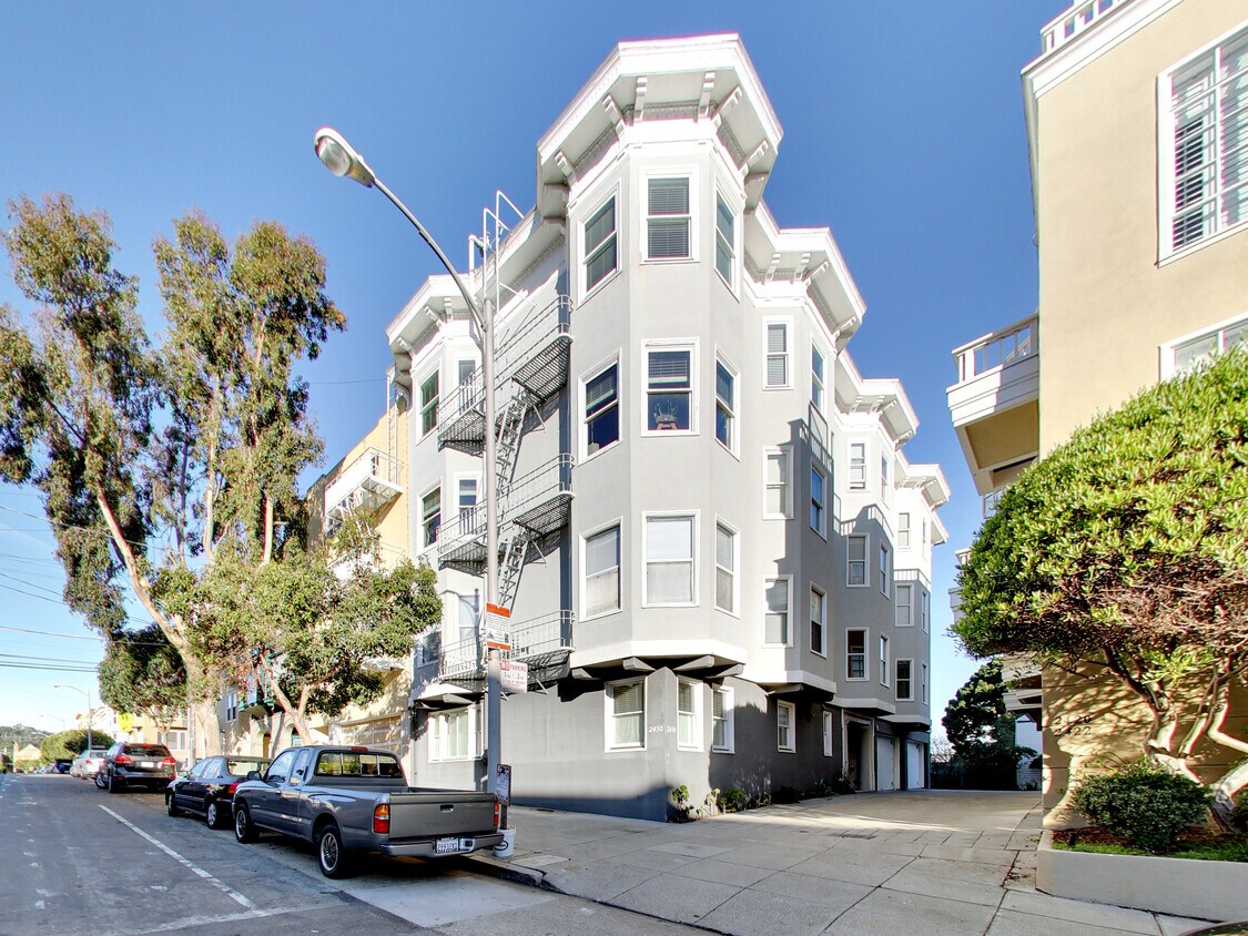 Primary Photo - 2430 Lake St