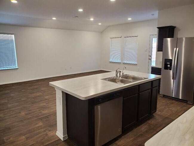 Foto del edificio - 21537 Rustic Elm Dr