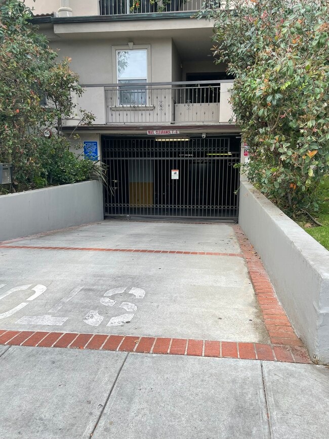Building Photo - 8121 Norton Ave