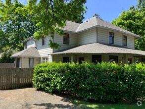 Building Photo - 694 W 10th Ave