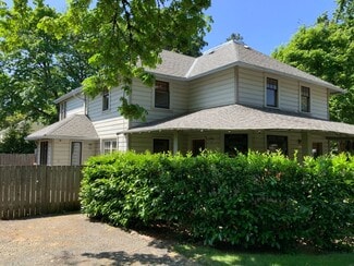 Building Photo - 694 W 10th Ave