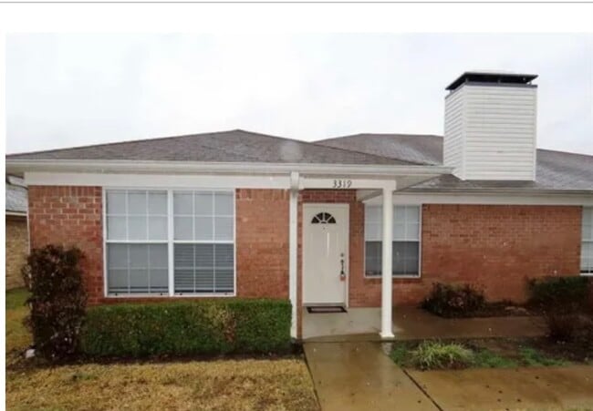 Building Photo - 3319 Lexington Dr