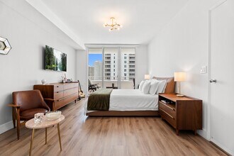 Building Photo - 801 Brickell Key Blvd