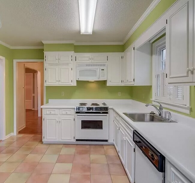 Kitchen - 356 Old Salem Way