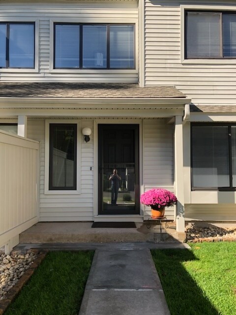 Foto del edificio - 48 Farmington Chase Crescent