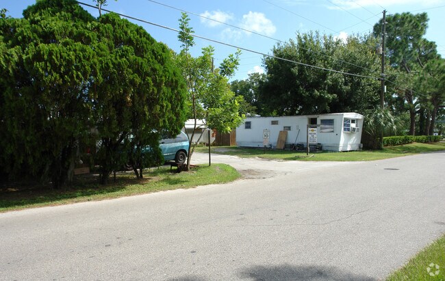 Foto del edificio - 3920 78th Ave N