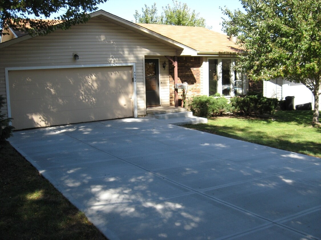 Large Ranch House - Large Ranch House