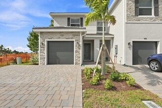 Building Photo - 147 Lakeside Lndg Ct