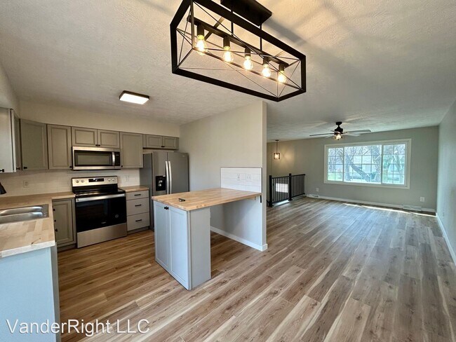 Building Photo - 4 br, 2 bath House - 6608 W 47th St