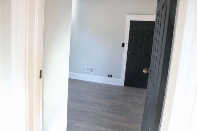 12x12 Master Bedroom - 42 Sterling St