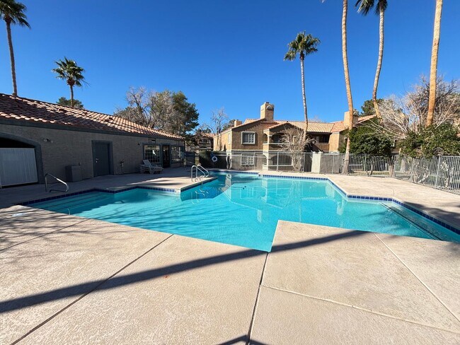 Building Photo - Gorgeous 1Bed/1Bath Fully Furnished 1st Floor Condo located in NW Las Vegas gated Community!