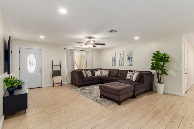 Foto del edificio - 1346 E 8th St