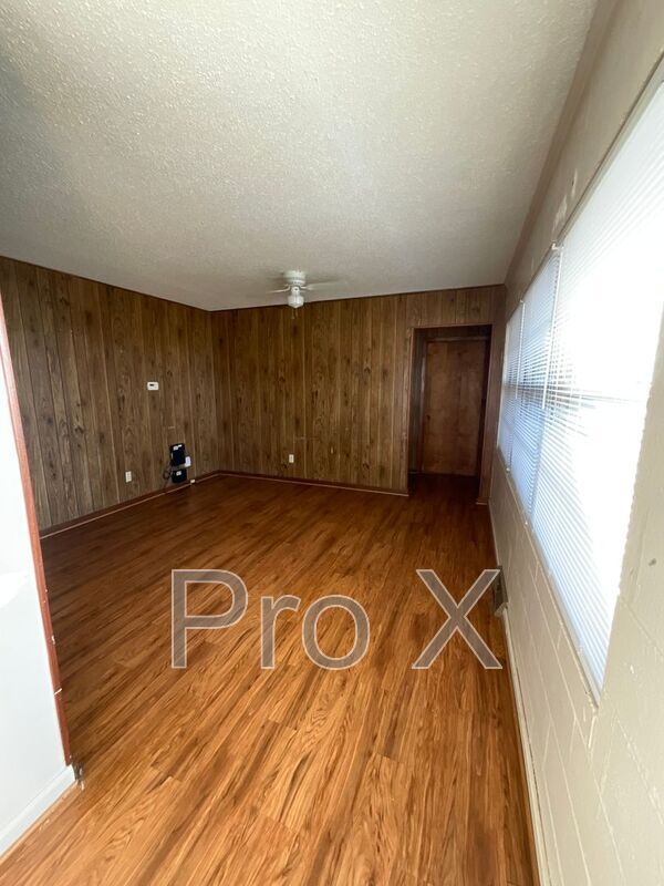 Building Photo - 825 S Cherokee St