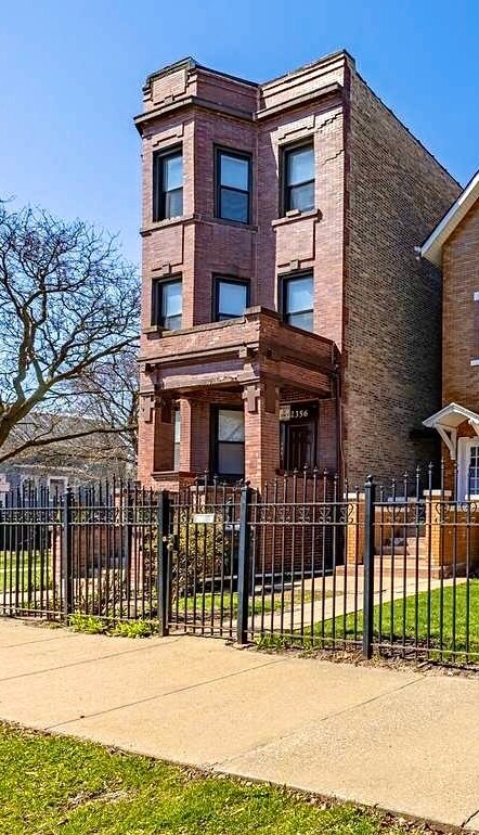 Building Photo - 2356 S Lawndale Ave