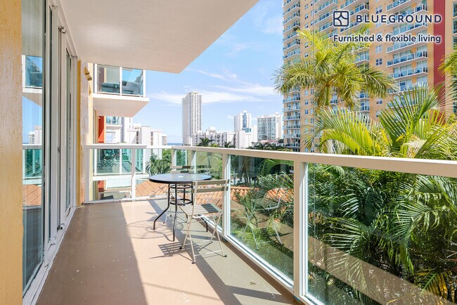 Foto del edificio - 16950 N Bay Rd