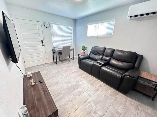 Sala de estar - 4021 Fillmore Ave