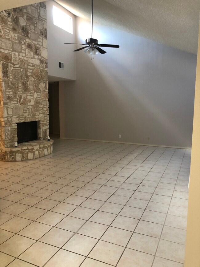 Sala de estar - 7623 UTSA Boulevard