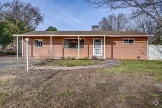 Building Photo - 3002 Meadow Ln