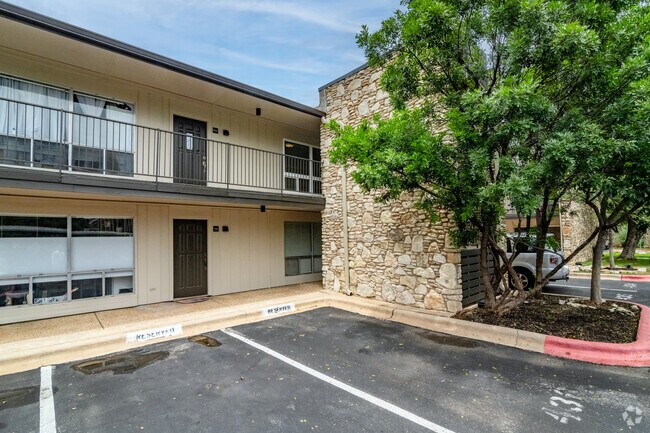 Building Photo - 500 E Riverside Dr
