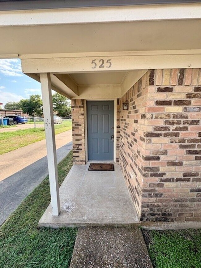 Building Photo - 525-527-527 Barbara Jean Dr