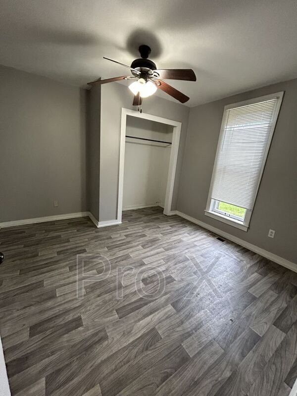 Building Photo - 406 S Joplin St