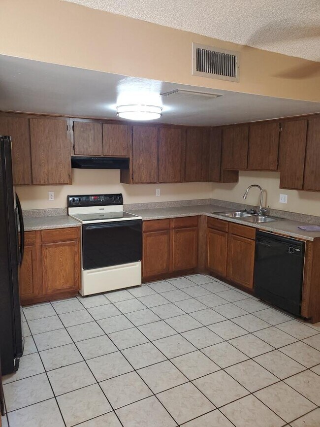 Building Photo - 8118 N 33rd Dr