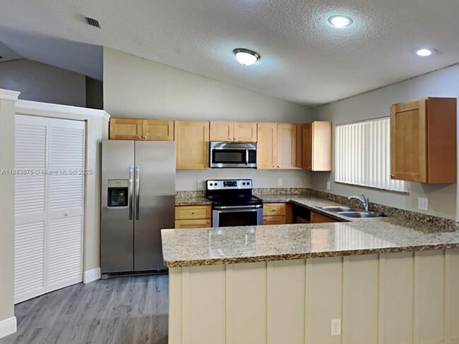 Foto del edificio - 512 NW 38th Terrace