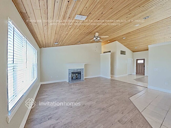 Foto del edificio - 10613 Lakeshore Dr