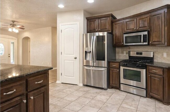 Foto del edificio - 832 Carol Ann Pl