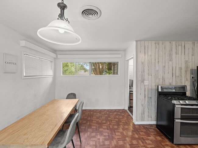 Building Photo - 6208 Walnut Hills Dr