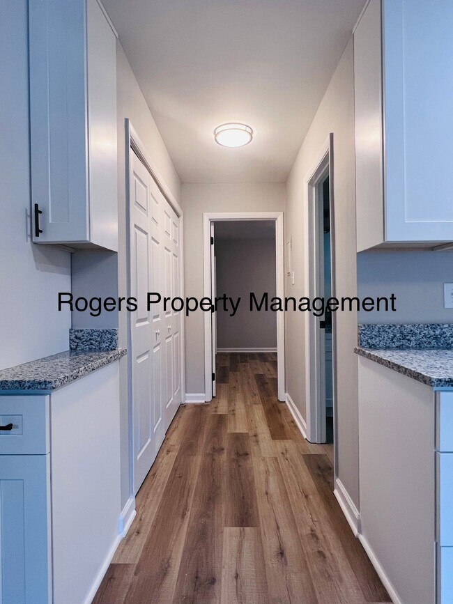 Foto del edificio - Renovated Apartment - Comfy and Convenient